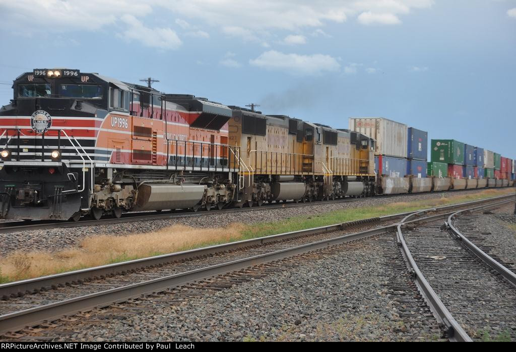 SP heritage unit leads an intermodal west